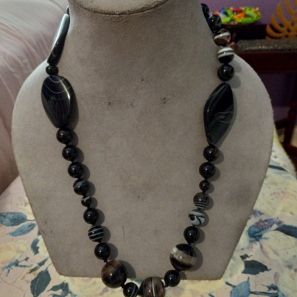 BEAUTIFUL Vintage Black Lapis Necklace